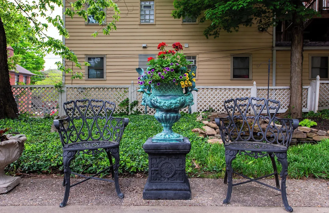 Dupont Mansion Bed & Breakfast-1